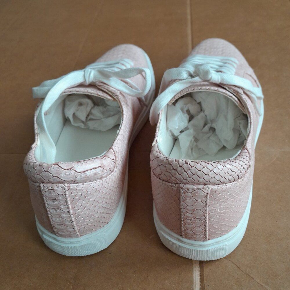 Kenneth Cole Reaction Women's Kam-era Suede Sneaker Blush Size 8.5M - Picture 2 of 8